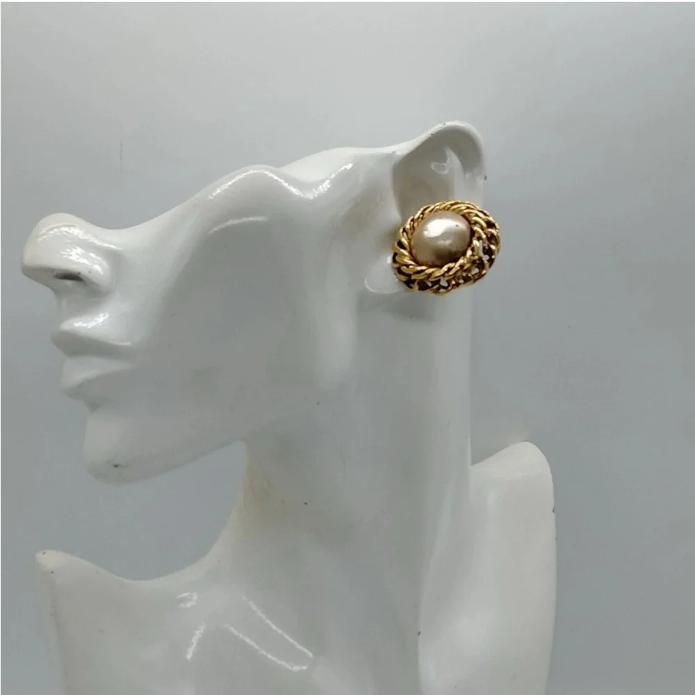 CHANEL Authentic  Gold Plated    Clip Ons Earrings-Preowned As Is Read - Picture 12 of 13